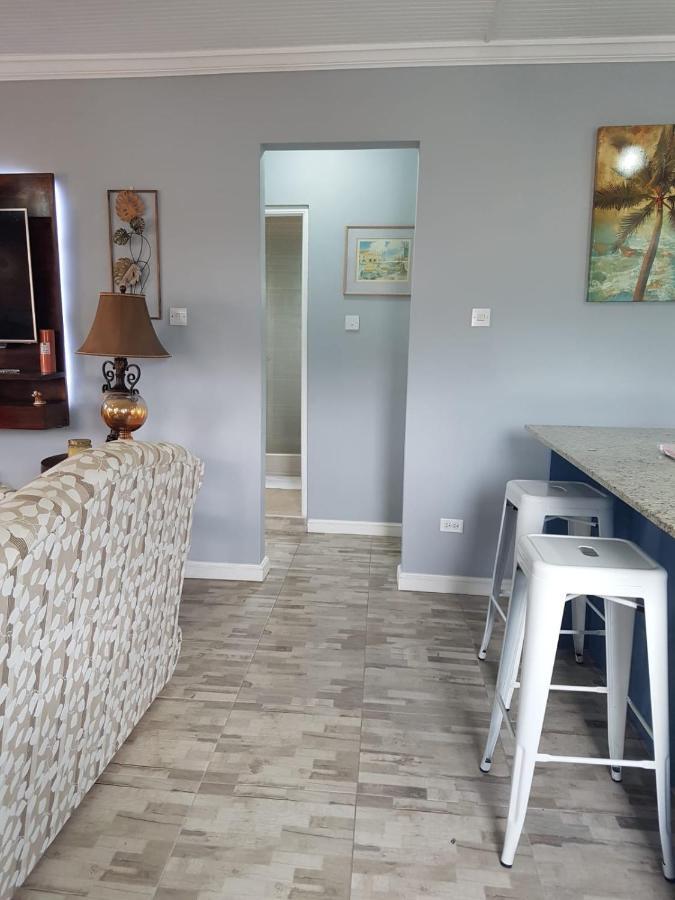 Carmen Apartment ブリッジタウン エクステリア 写真